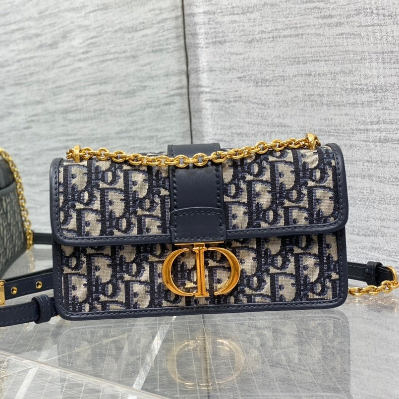 30 MONTAIGNE 21,5 CM BLAU SCHRÄGSTICKEREI