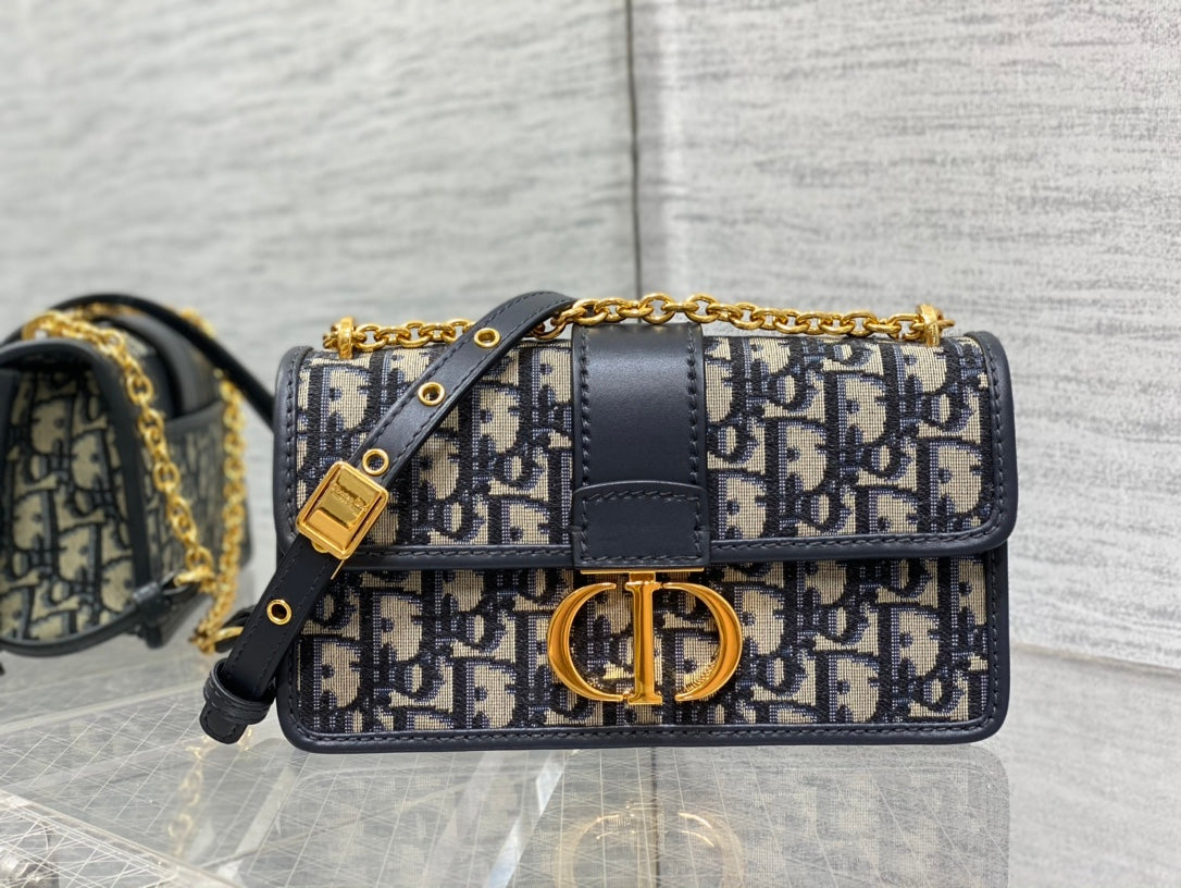 30 MONTAIGNE 21,5 CM BLAU SCHRÄGSTICKEREI