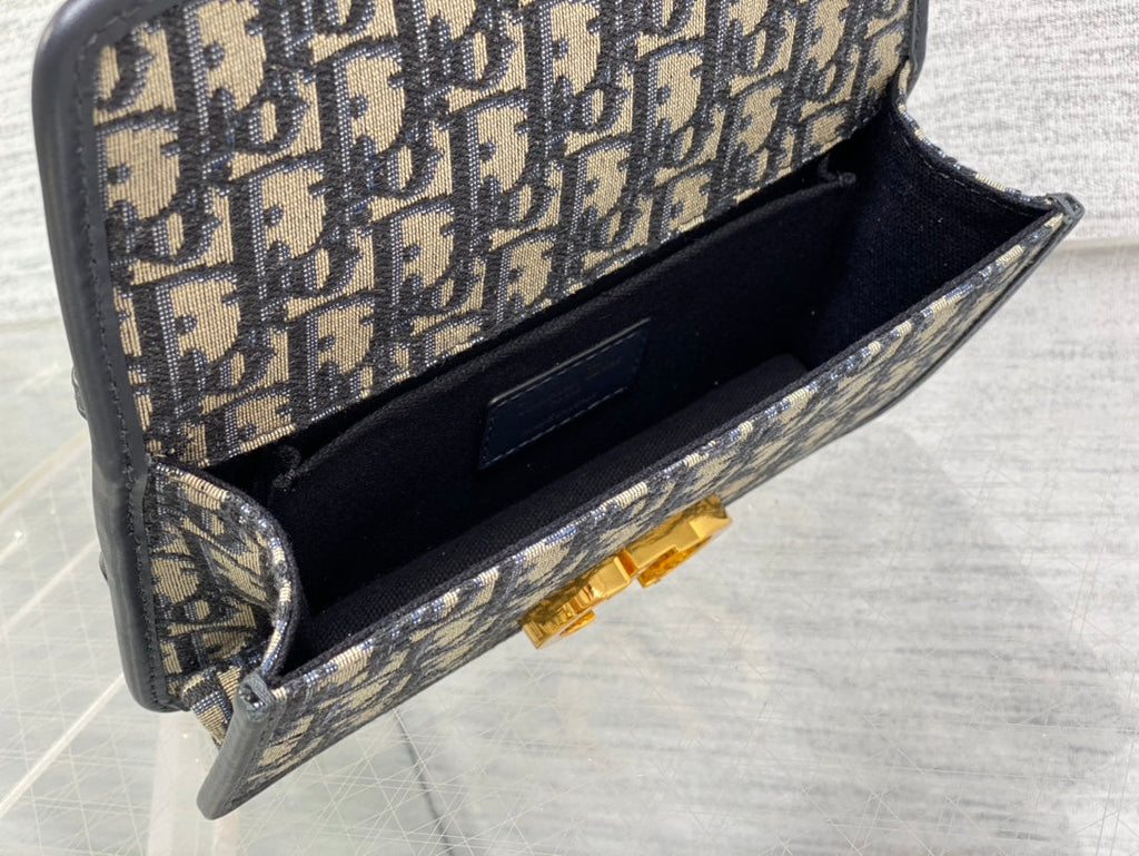 30 MONTAIGNE 21,5 CM BLAU SCHRÄGSTICKEREI