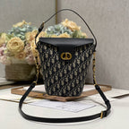 30 MONTAIGNE 13 24x24x9,5CM BLAU SCHRÄGSTICKEREI