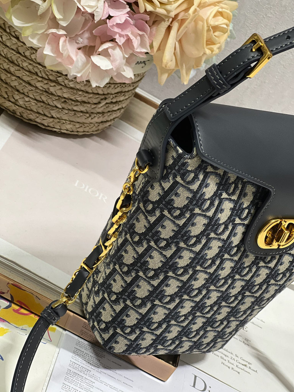 30 MONTAIGNE 13 24x24x9,5CM BLAU SCHRÄGSTICKEREI