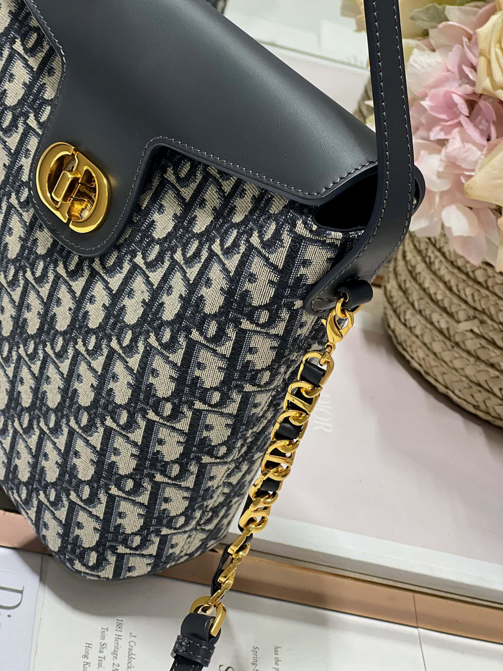 30 MONTAIGNE 13 24x24x9,5CM BLAU SCHRÄGSTICKEREI