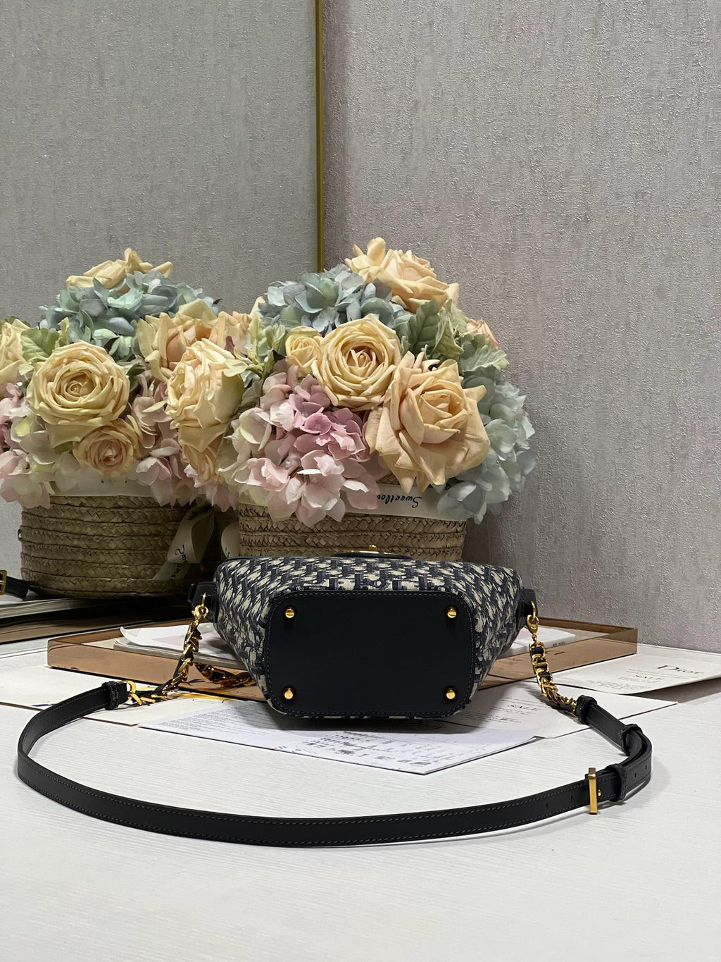 30 MONTAIGNE 13 24x24x9,5CM BLAU SCHRÄGSTICKEREI