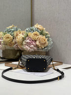 30 MONTAIGNE 13 24x24x9,5CM BLAU SCHRÄGSTICKEREI