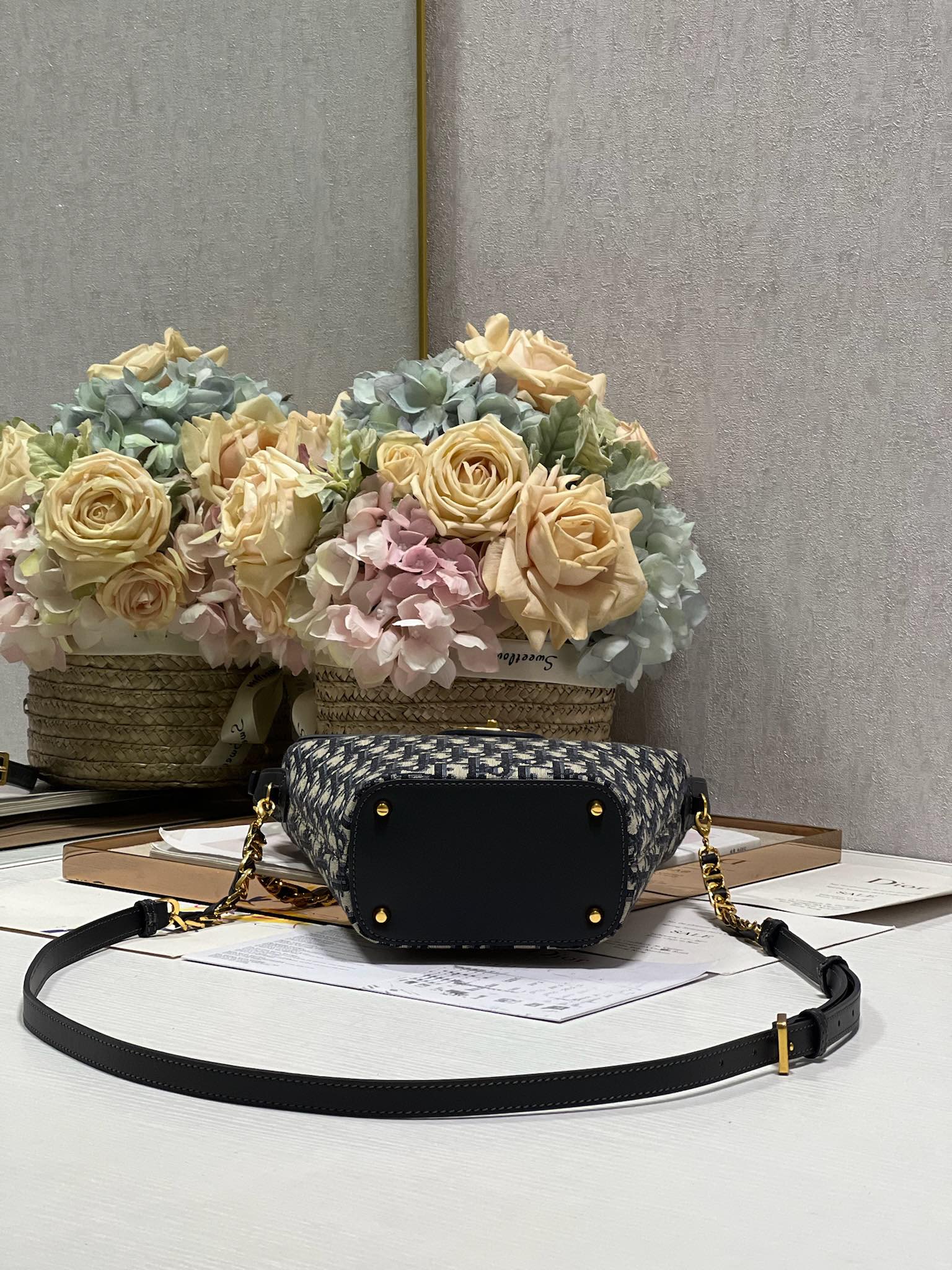 30 MONTAIGNE 13 24x24x9,5CM BLAU SCHRÄGSTICKEREI