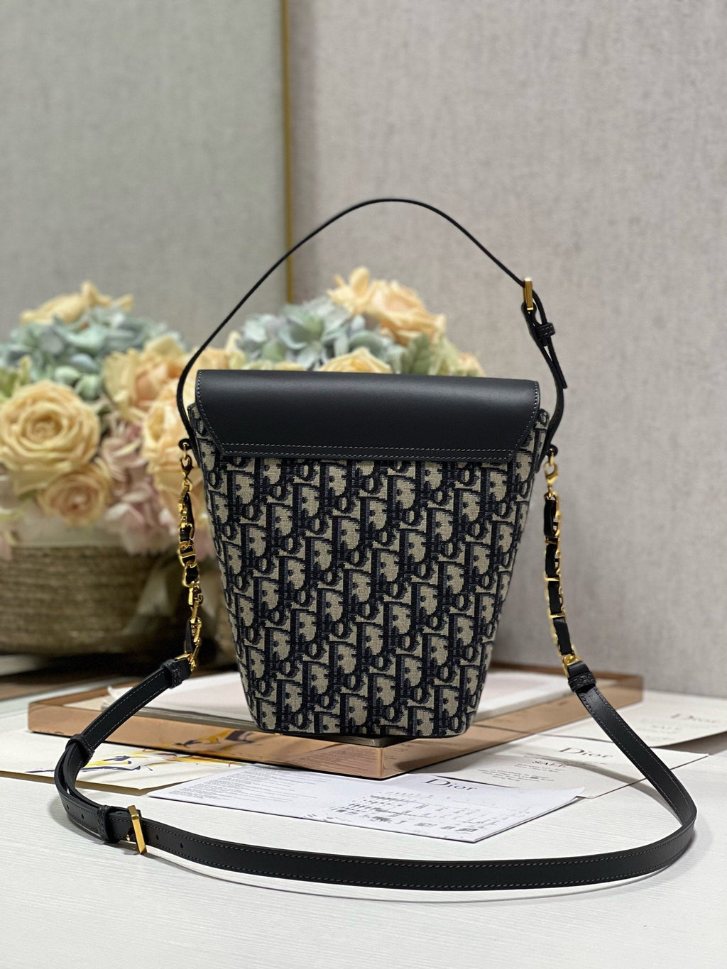 30 MONTAIGNE 13 24x24x9,5CM BLAU SCHRÄGSTICKEREI