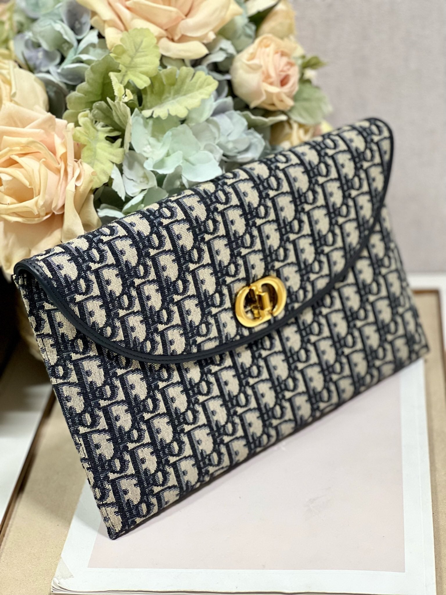 30 MONTAIGNE 30CM BLAU SCHRÄGSTICKEREI