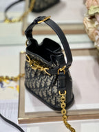 CEST CD 17CM BLAU SCHRÄGSTICKEREI