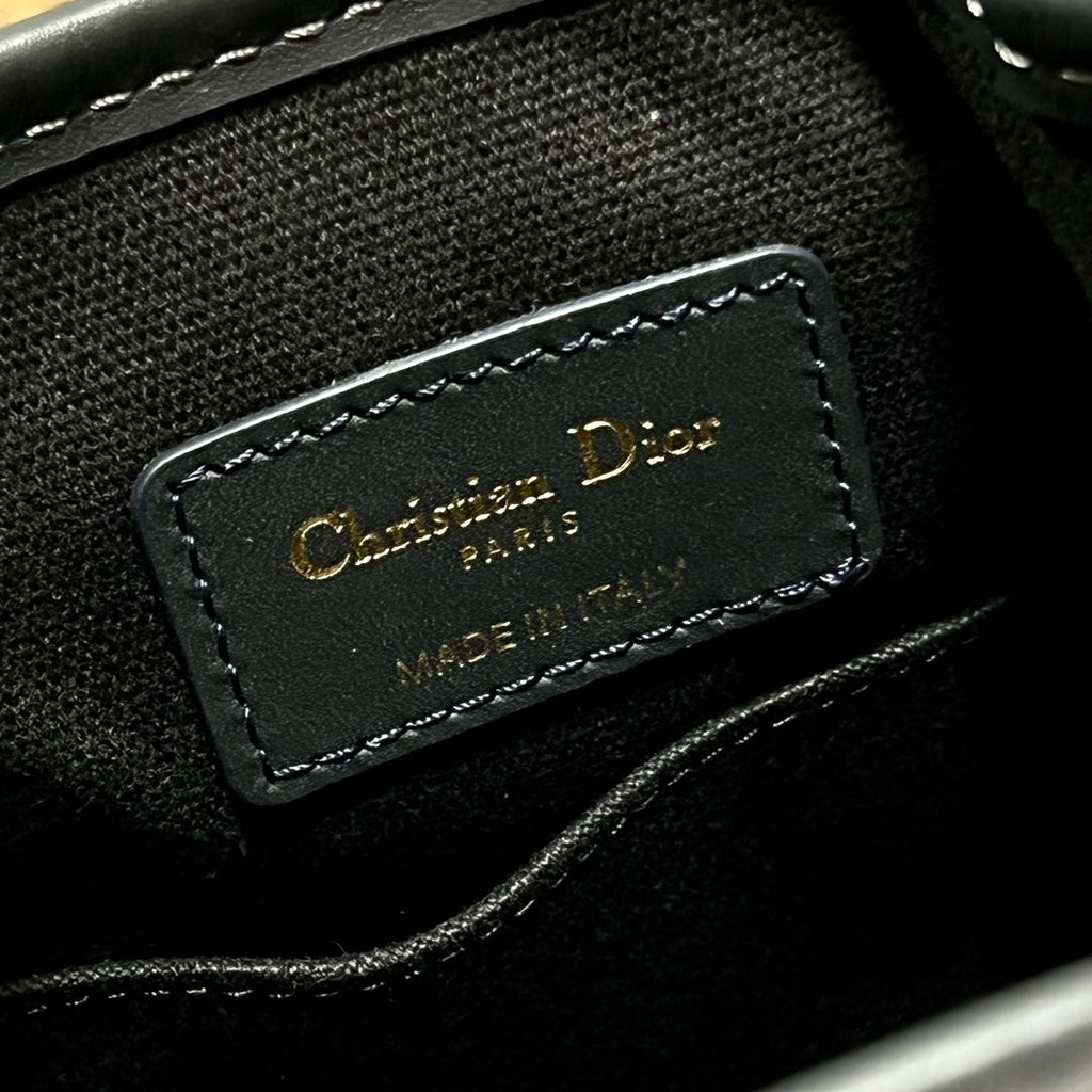 CEST CD 17CM BLAU SCHRÄGSTICKEREI