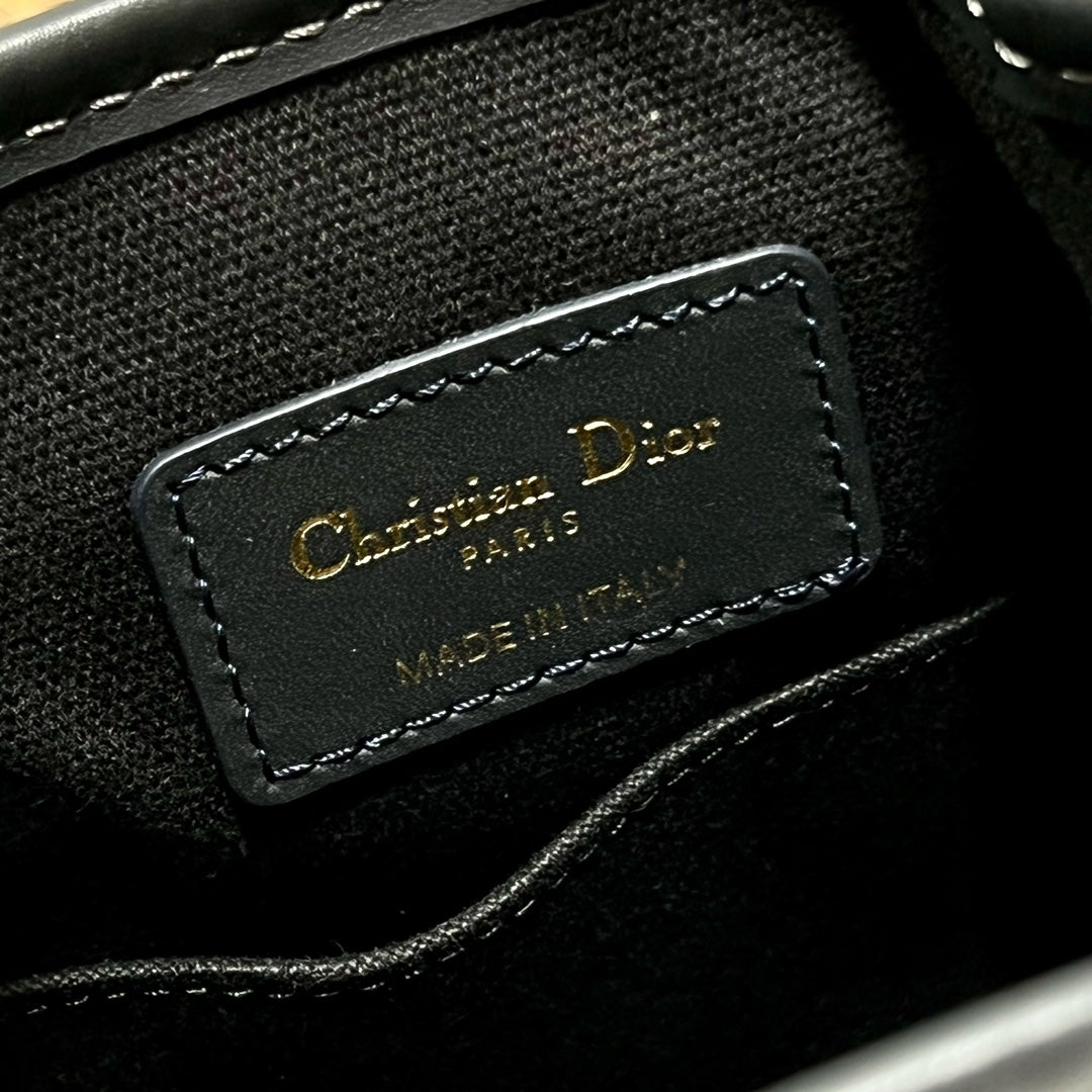 CEST CD 17CM BLAU SCHRÄGSTICKEREI