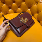 GG Arli Tasche 25 cm, burgunderrotes Kalbsleder, goldfarbene Beschläge