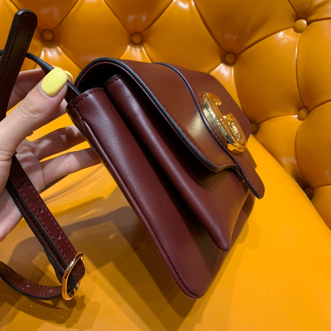 GG Arli Tasche 25 cm, burgunderrotes Kalbsleder, goldfarbene Beschläge