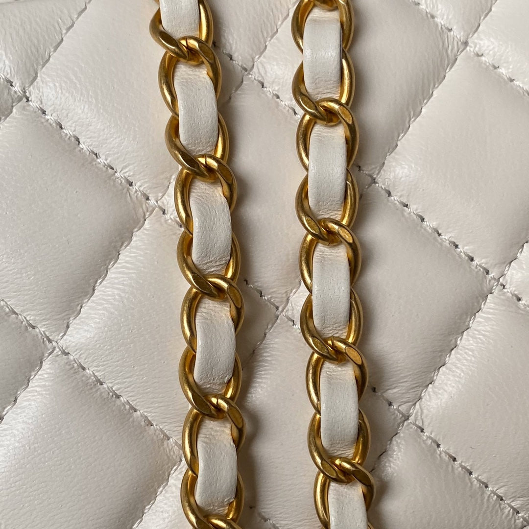 CC Vanity Case 17cm White Lambskin Gold hardware