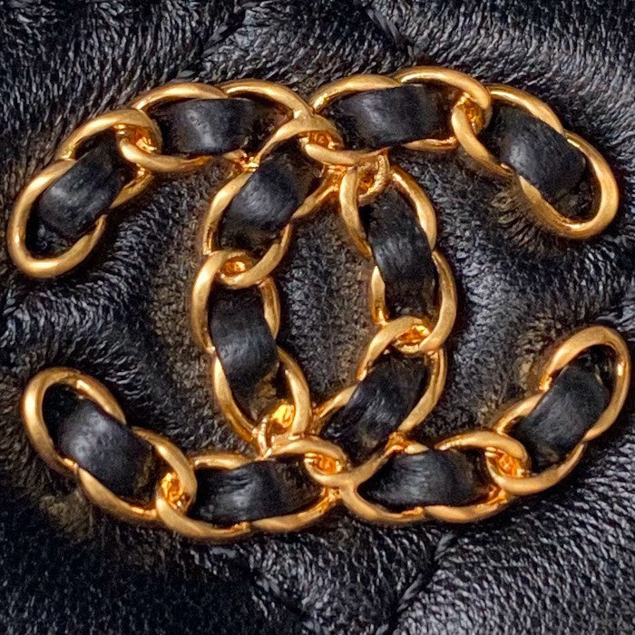 CC Kosmetikkoffer 17 cm, schwarzes Lammleder, goldfarbene Beschläge