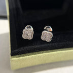 ¡®Jewelicorn¡¯CLOVER MINI DIAMOND STUD EARRINGS