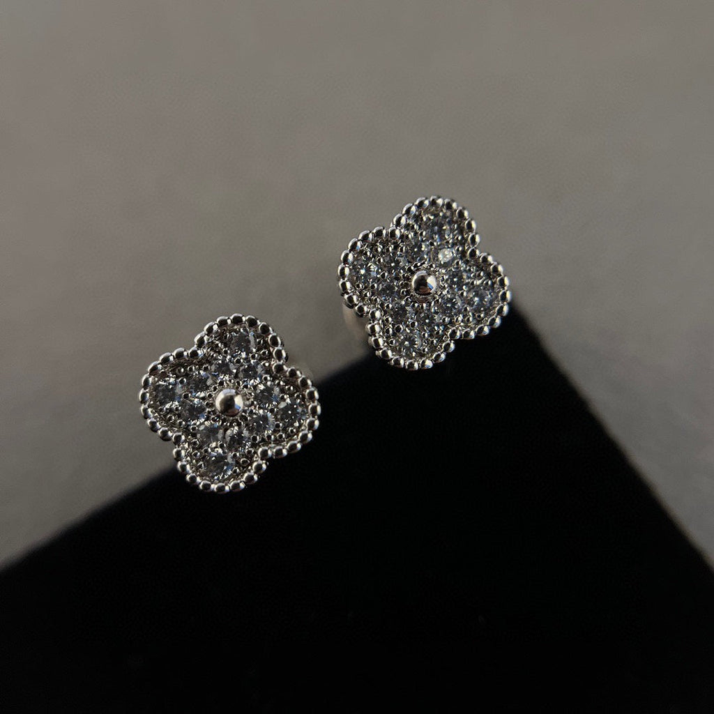 ¡®Jewelicorn¡¯CLOVER MINI DIAMOND STUD EARRINGS